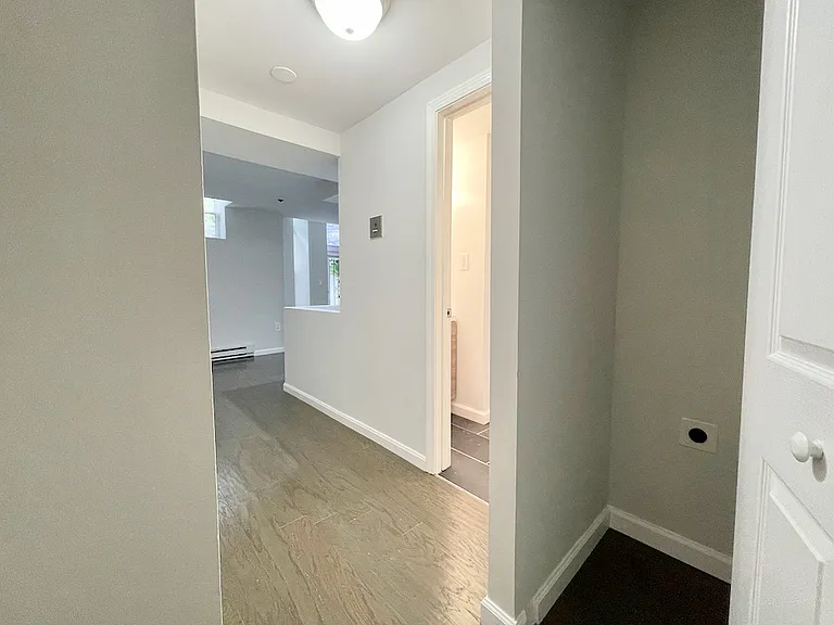 19 Queensberry St #B — Photo 4