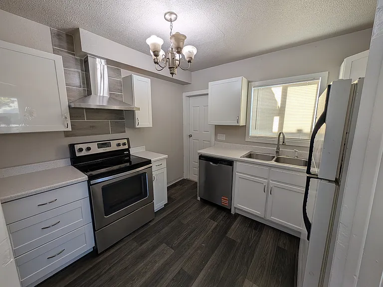 1930 Lana Ave NE — Photo 9
