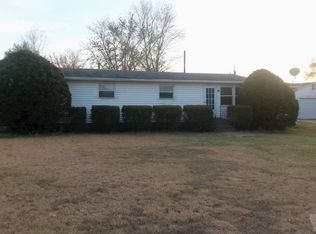 1064 1st St, Gladstone, IL 61437
