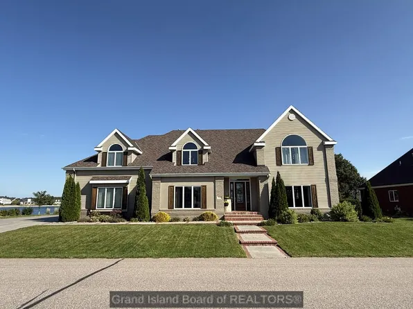 308 Ponderosa Dr, Grand Island, NE 68803
