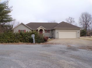 3000 Willow Branch Ln, Herrin, IL 62948