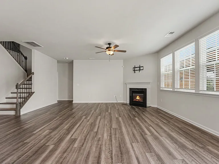 214 Kennerly Center Dr — Photo 4
