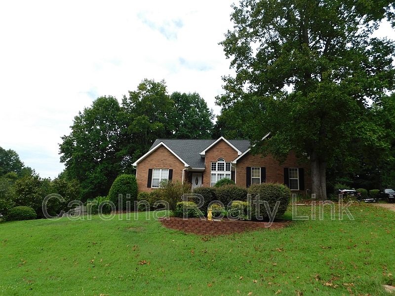 1st image of 235 Harbor Landing Dr