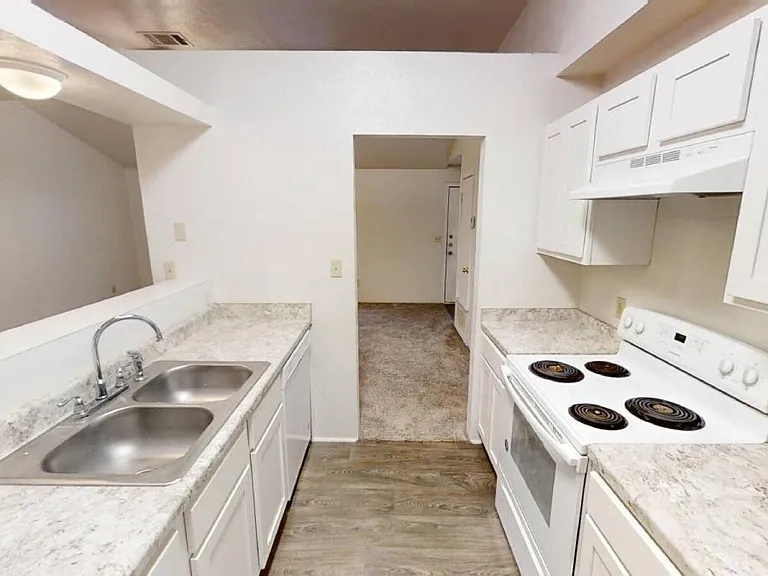 3054 Carroll Dr — Photo 7