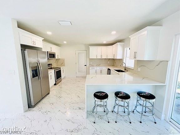 2nd image of 1181 Travis Ave