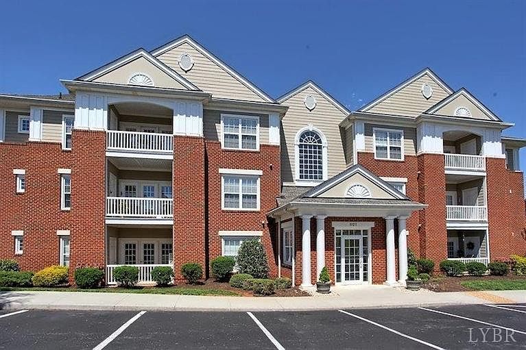 1st image of 601 Wyndhurst Dr APT 204