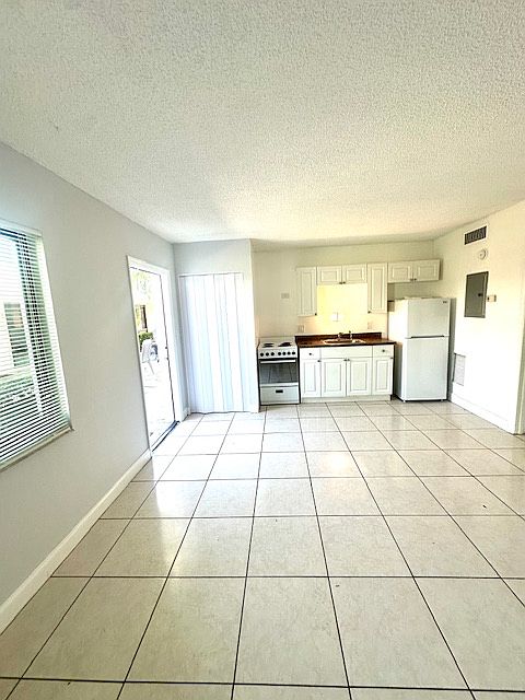 Kitchen/Living Area