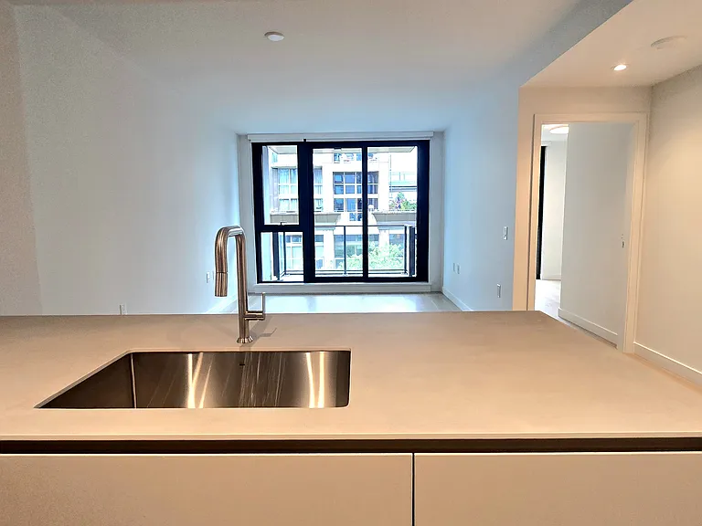 1530 W 6th Ave — Photo 24
