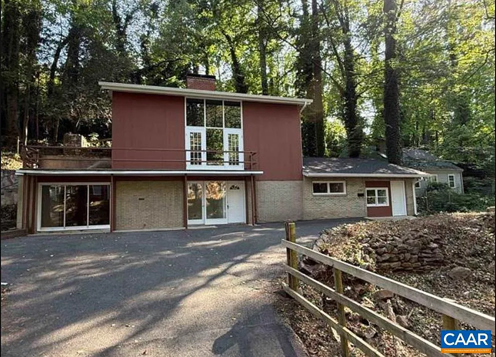 8 bed, 4.0 bath, 4001 sqft, $7,200 — Photo 1