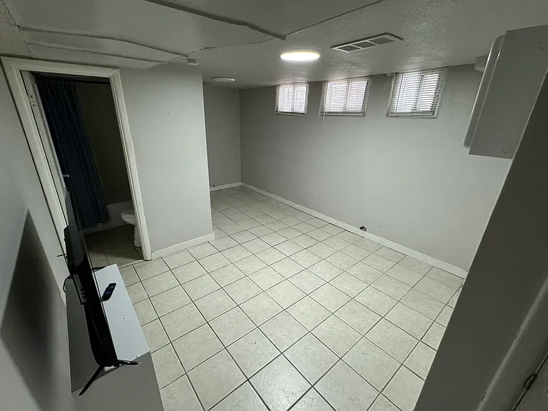 478 N Logan St #2 — Photo 8