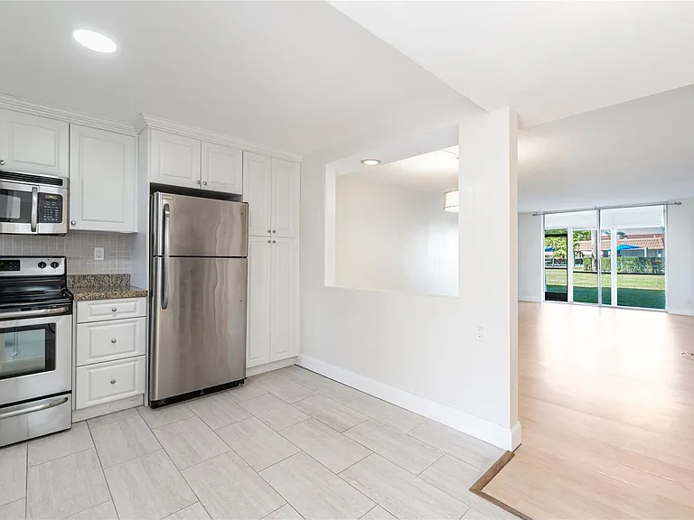 9523 S Hollybrook Lake Dr #107 — Photo 2
