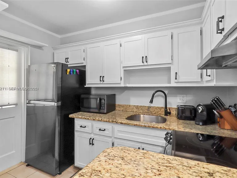 2420 SE 17th Cswy #301C — Photo 5