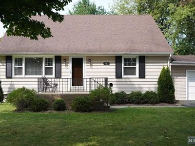 443 Terhune Ave, Paramus, NJ, 07652