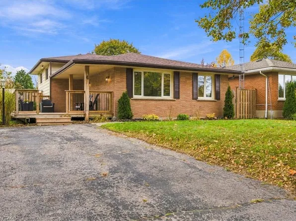 4 Allanton Blvd, Brantford, ON N3R 3B9
