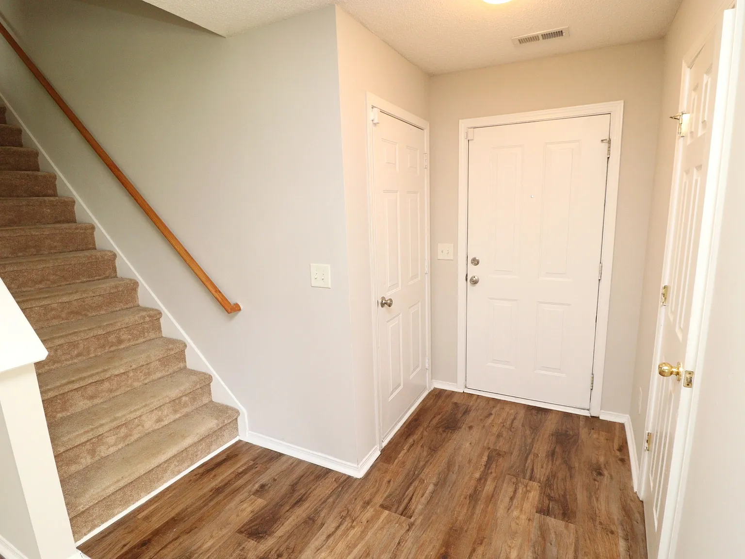 Durham Home on a Quiet Cul-de-Sac Available Immediately — Photo 2