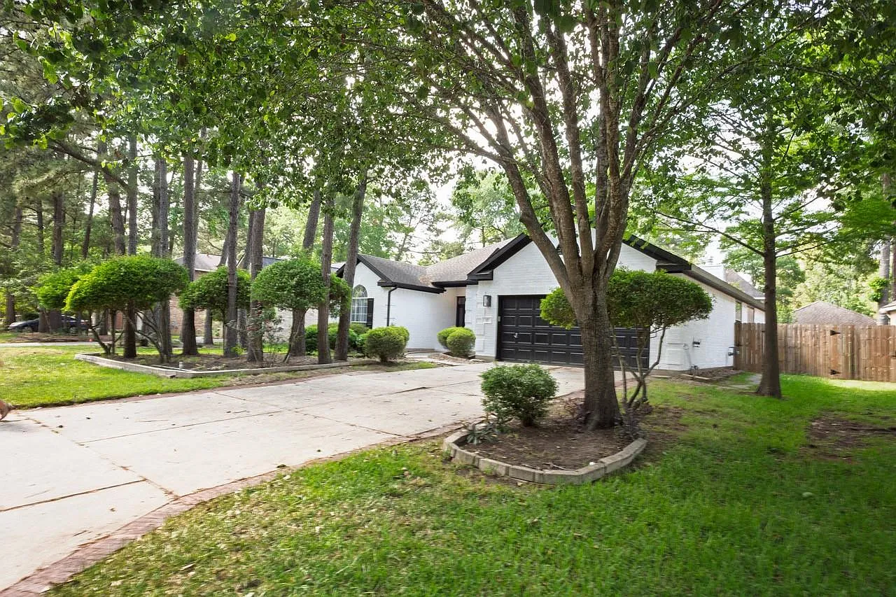 3 bed, 2.0 bath, 2021 sqft, $2,550 — Photo 2