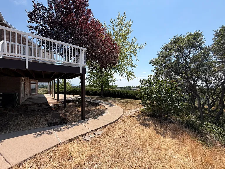1835 N Beechwood Dr — Photo 52
