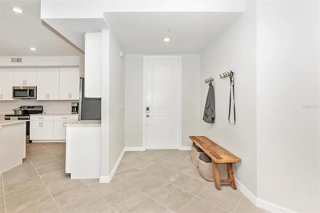 3 bed, 2.0 bath, 1789 sqft, $3,000 — Photo 2