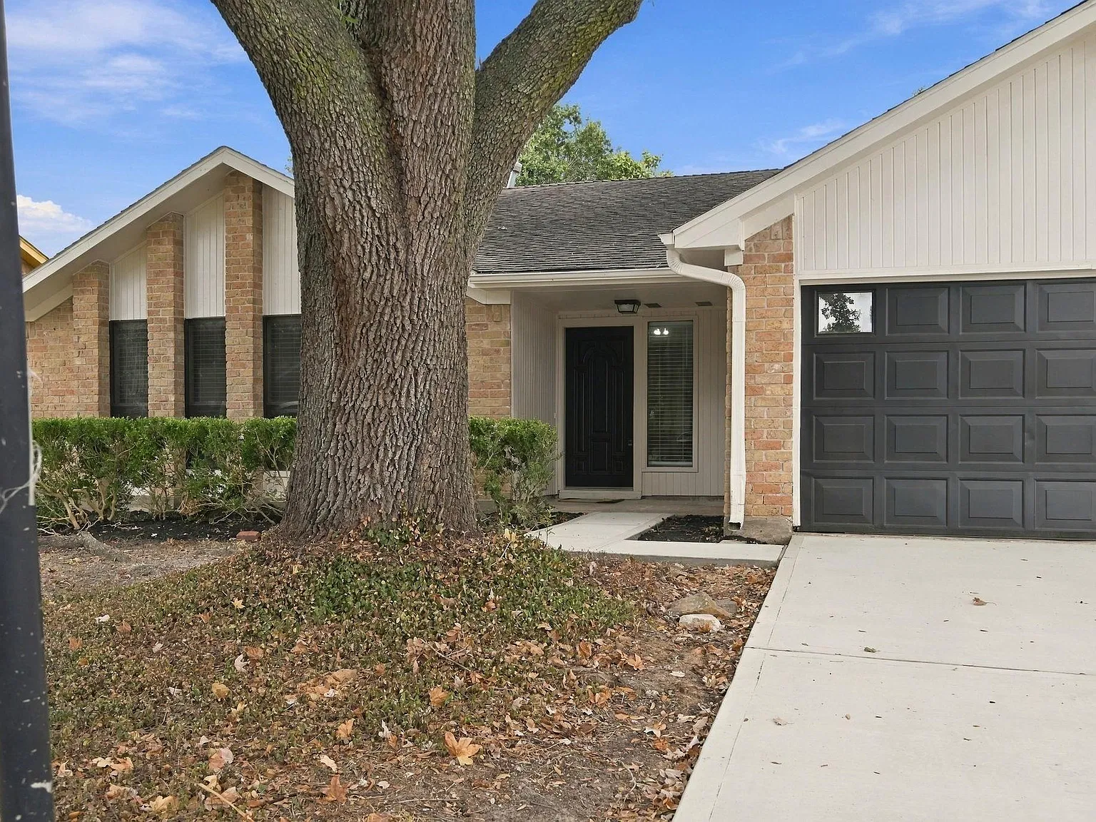 3 bed, 2.0 bath, 1702 sqft, $2,000 — Photo 3