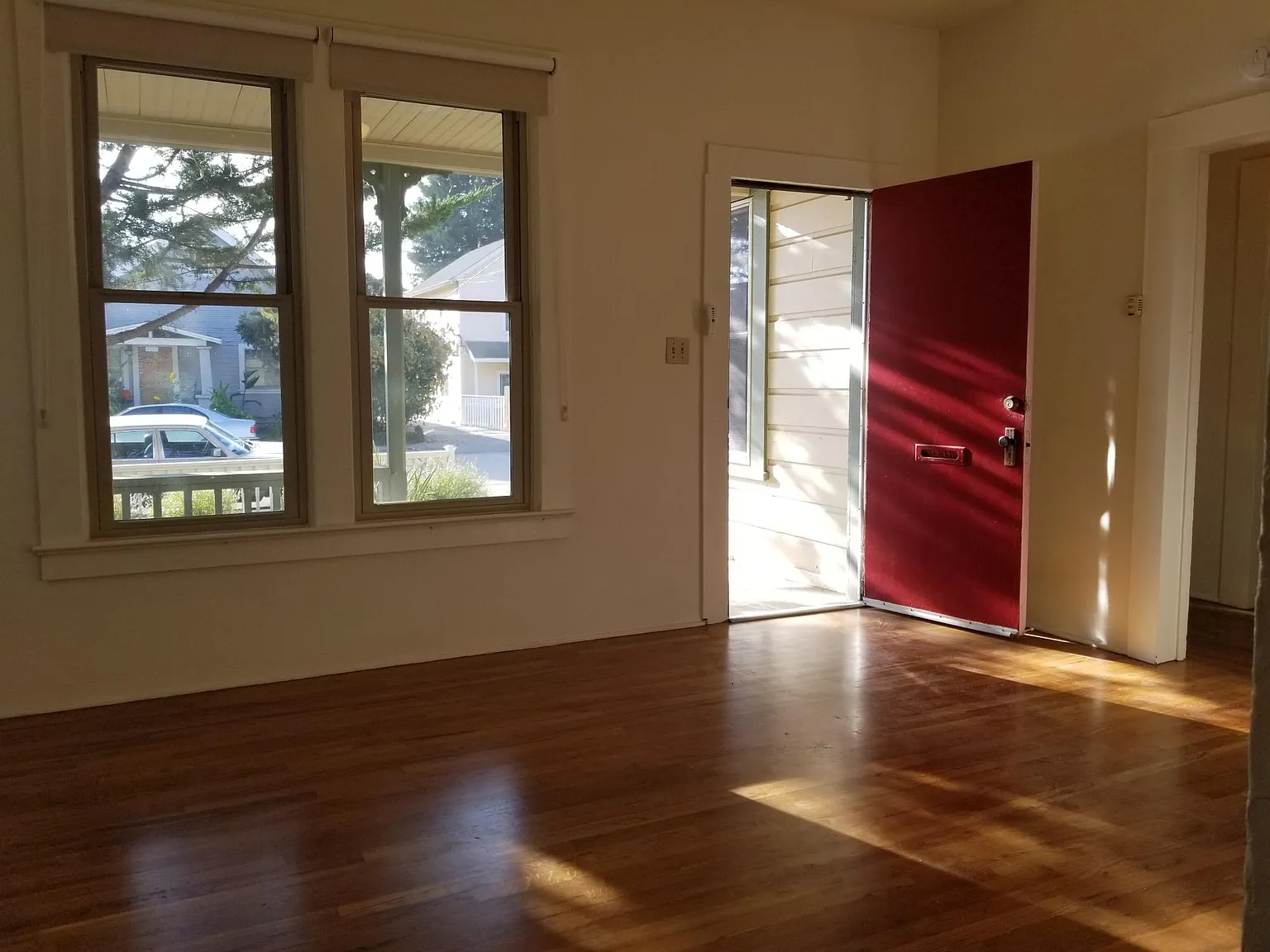 2 bed, 900 sqft, $3,200 — Photo 3