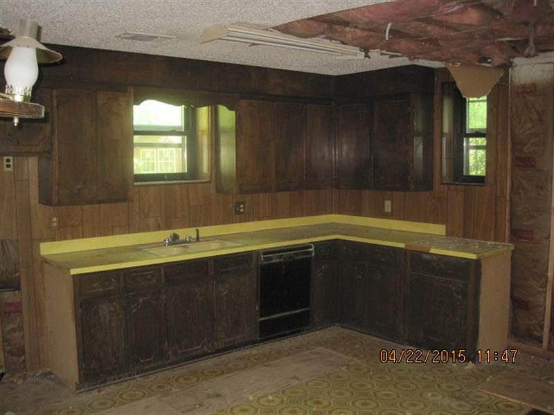 2nd image of 2525 Dogwood Cres