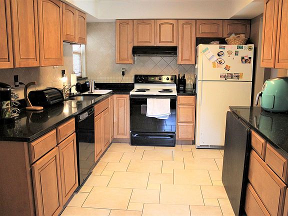 3rd image of 3629 Red Oak Cir W
