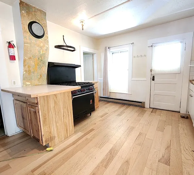 436 S 6th St W — Photo 9