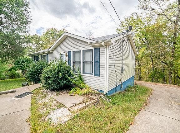 3rd image of 526 Aspen Dr