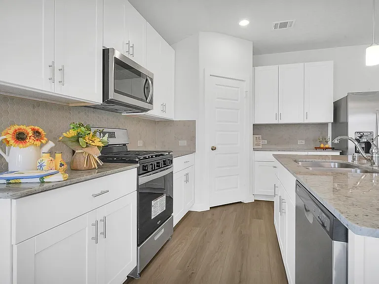 2634 Chivalry Ln — Photo 17