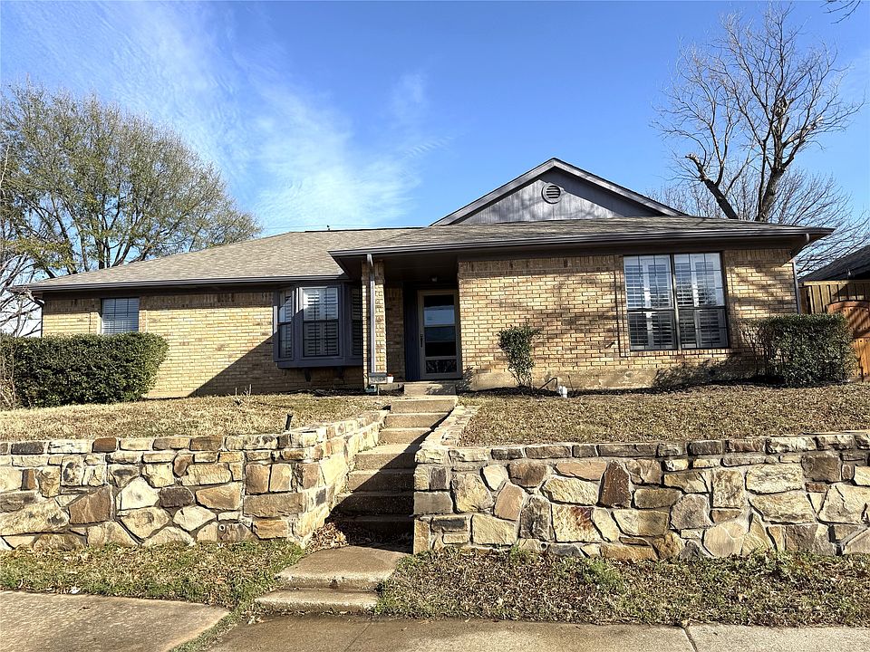 1st image of 652 Harrison Dr