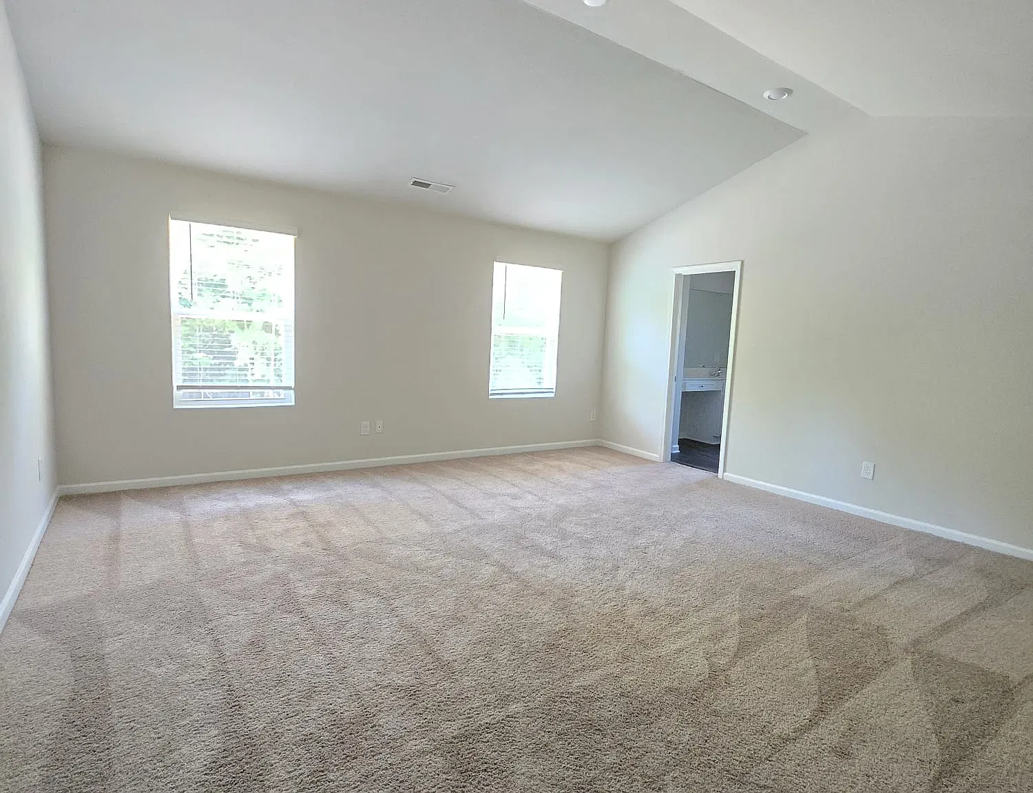 4 bed, 2201 sqft, $1,900 — Photo 4