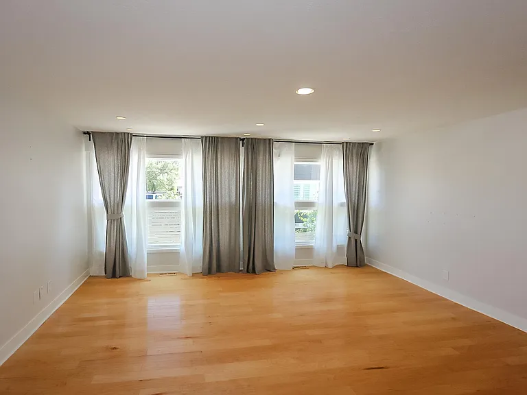 1580 E Sunnyside Ave — Photo 2