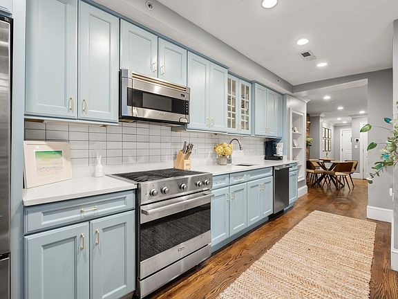 3rd image of 209 W Springfield St #1