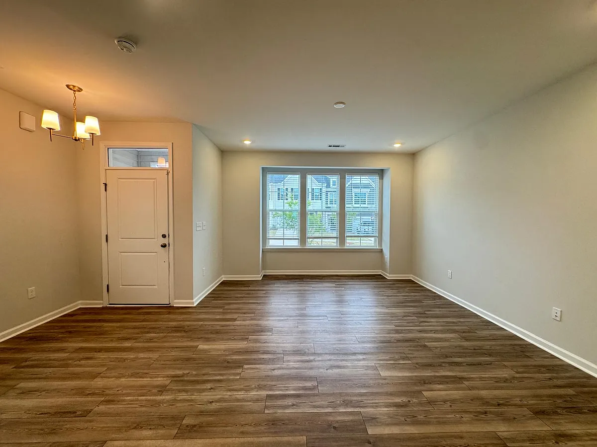 Building Photo - 226 Pansy Park