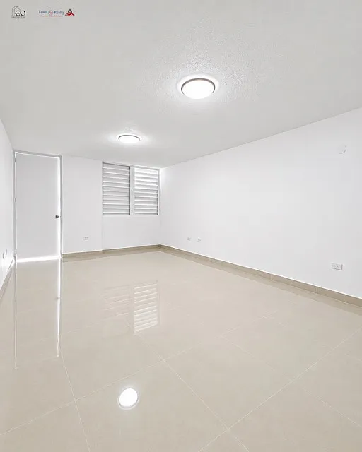 3 bed, 1.0 bath, 800 sqft, $1,300 — Photo 3