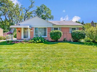 11034 Hillcrest St, Livonia, MI 48150