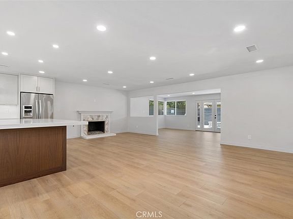 3rd image of 15881 Pilgrim Cir