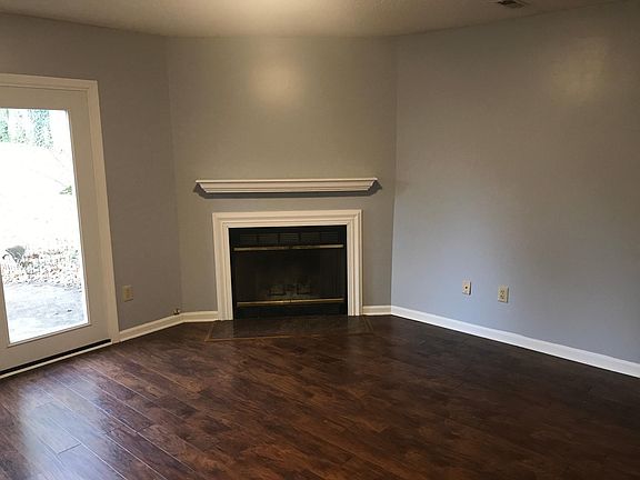 4th image of 1605 Clear Brook Dr