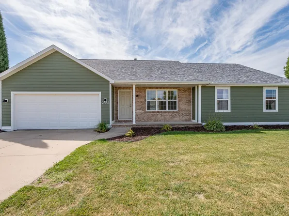 2352 Oak Ridge Cir, De Pere, WI 54115