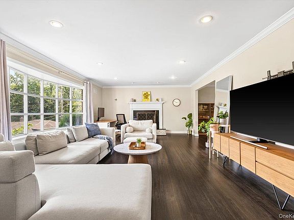 3rd image of 31 Claudet Way