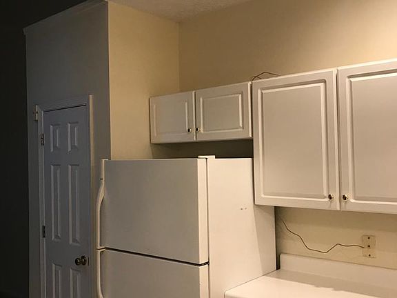 3rd image of 3924 Berwick Farm Dr