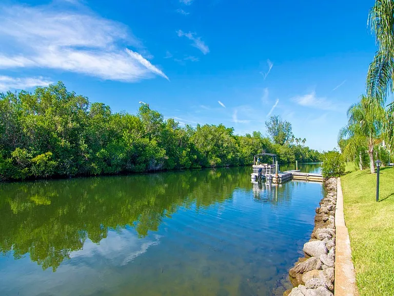 1860 Robalo Dr #203A — Photo 24
