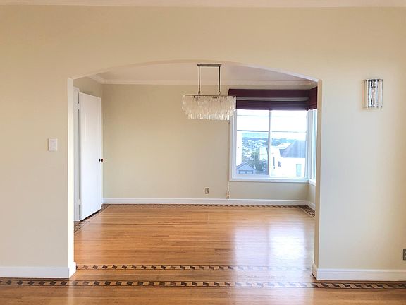 Dining room between living room and kitchen