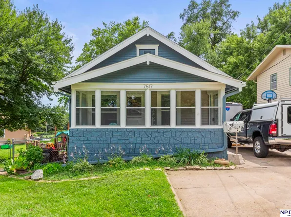7517 Graceland Dr, Omaha, NE 68134