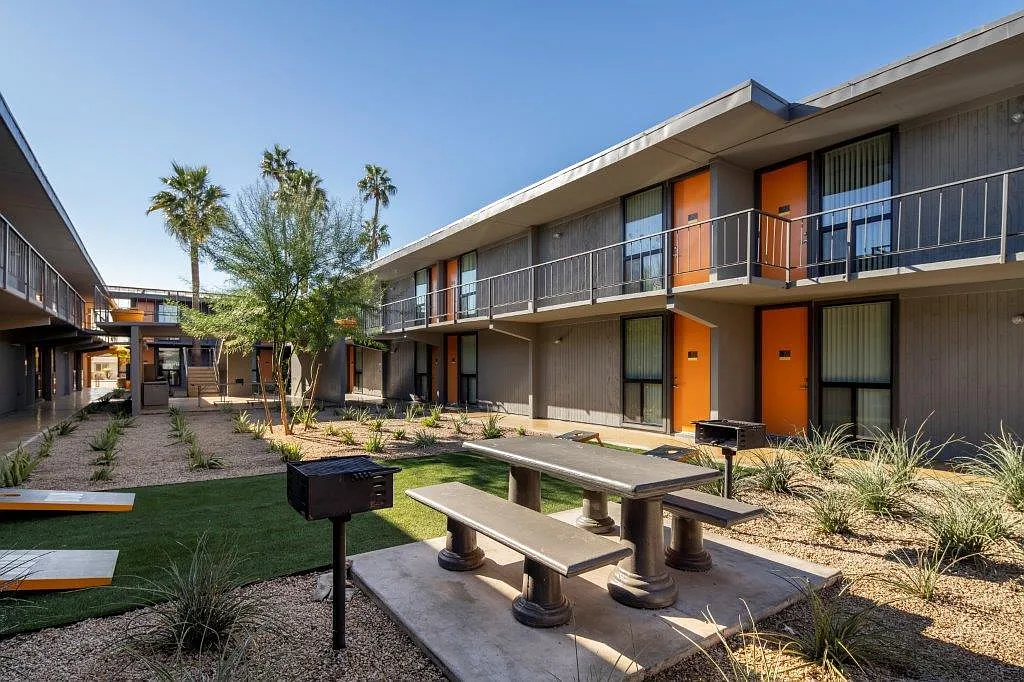 Duo Apartments — Photo 3