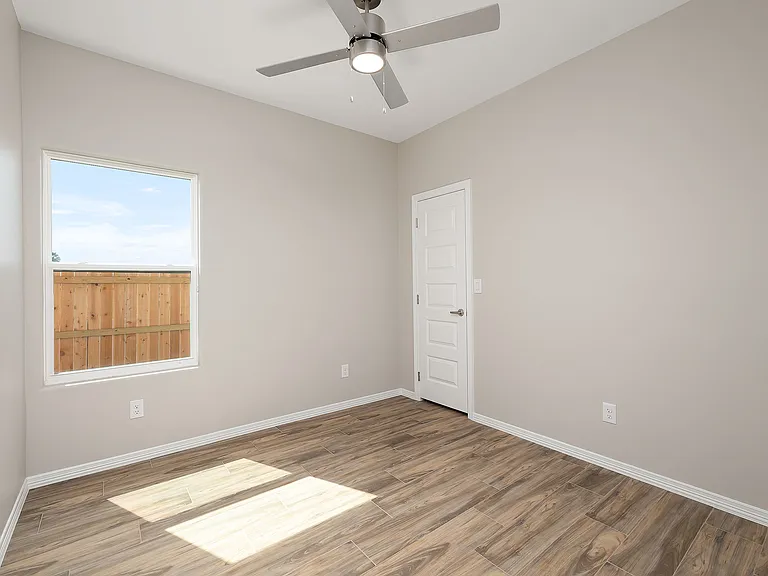 4220 Walnut Ave #2 — Photo 12