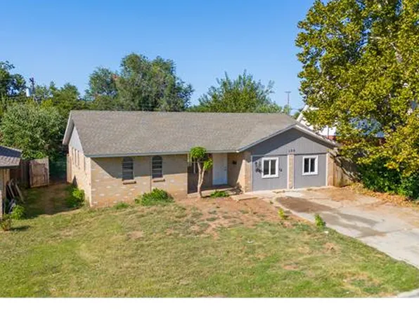 109 SW 15th St, Moore, OK 73160