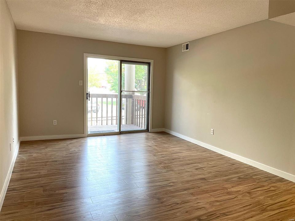 2524 Creve Coeur Mill Rd APT 7, Maryland Heights, MO 63043 | Zillow