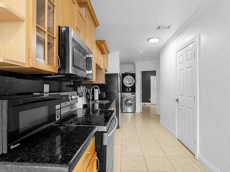 1404 NW 4th Ave — Photo 9