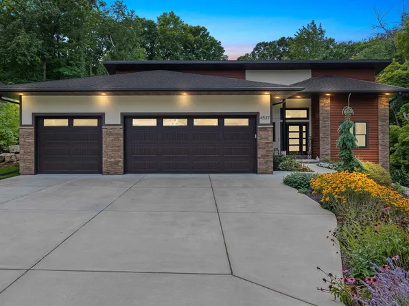 4537 Choctaw Trl, Hobart, WI 54313